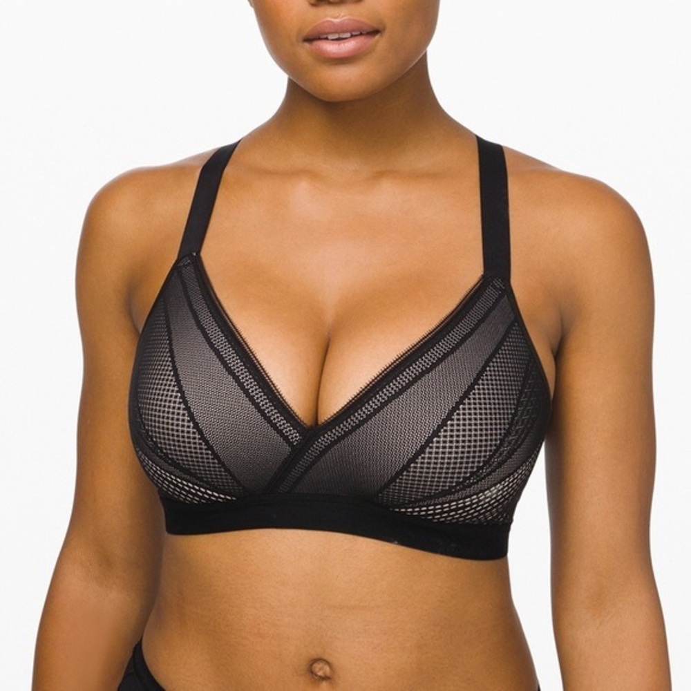 Lululemon Women's Awake To Lace Stretch Wire Free Bra Size 34C - Black/B…